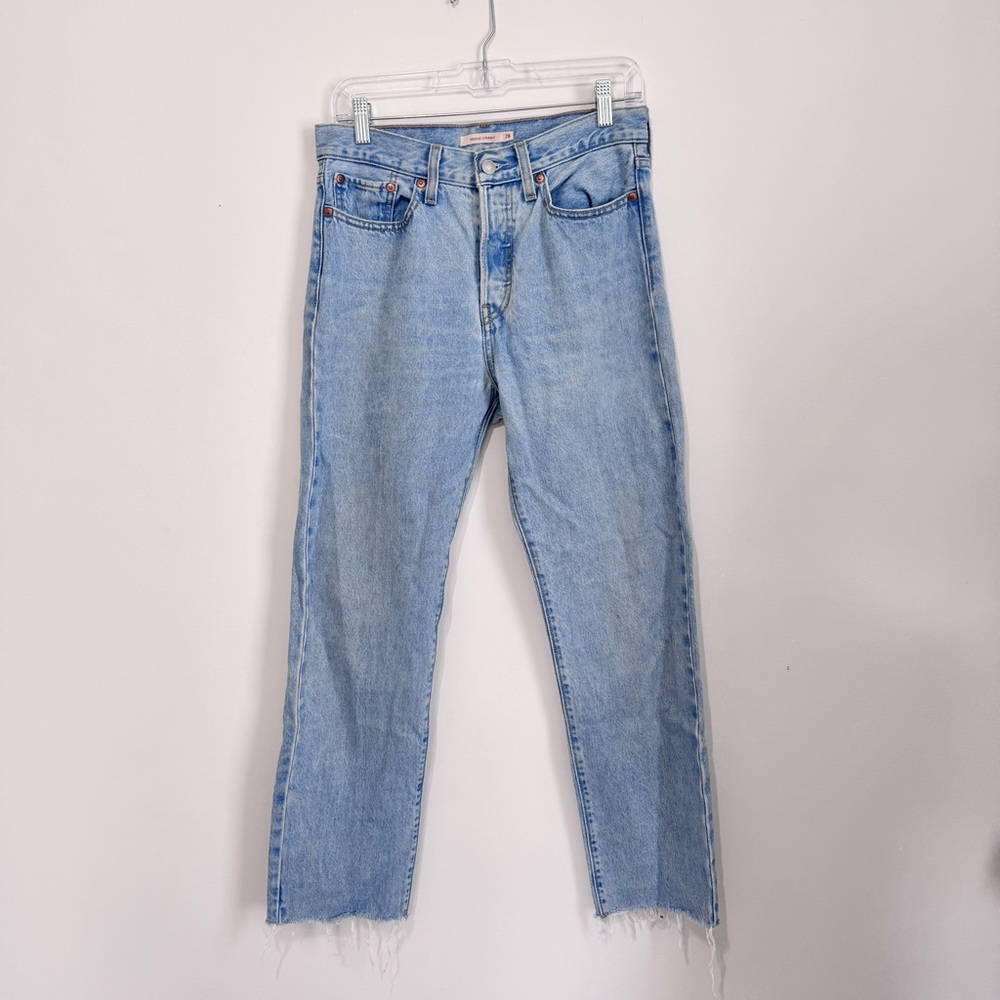 Levi’s Wedgie Straight Jeans Light Wash Raw Hem size 28